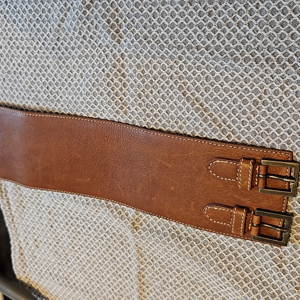 **SOLD** wide saddle hide leather belt, to fit 32-35in waist 12-14 brass buckles - Picture 13 of 16